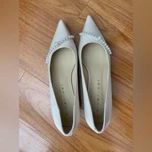 White heel with pearls (Brand New)
